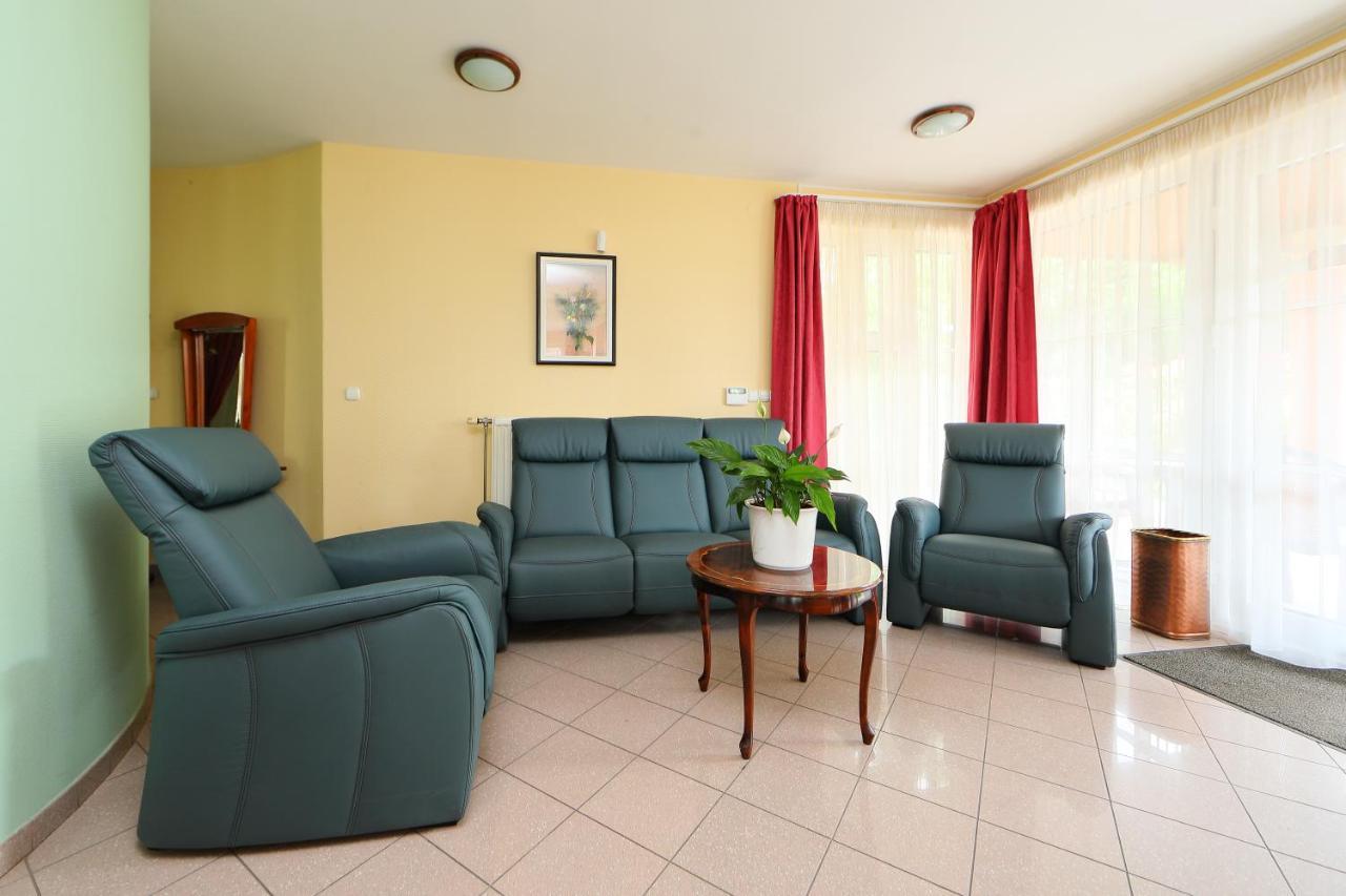 Balazs Villa Balatonfured Luaran gambar