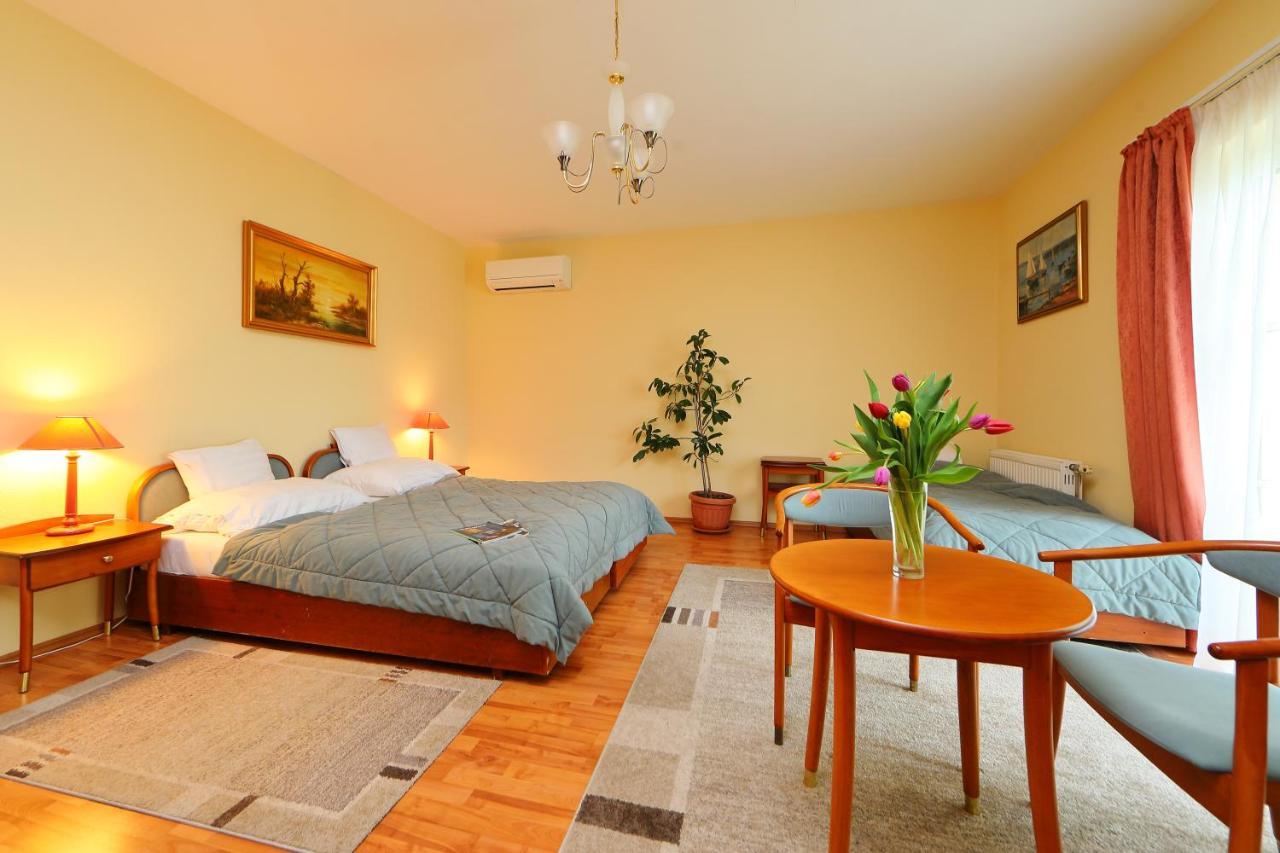 Balazs Villa Balatonfured Luaran gambar