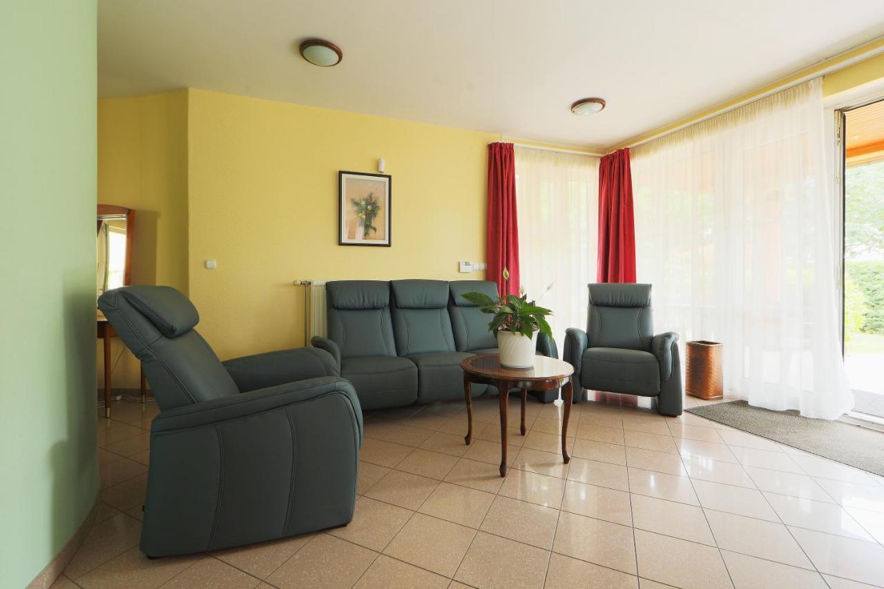 Balazs Villa Balatonfured Luaran gambar